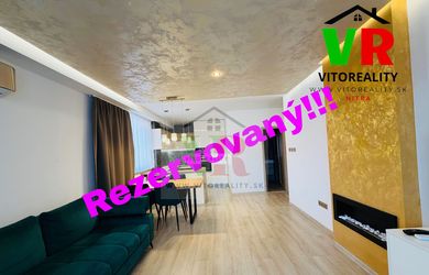 Rezervovaný...VitoReality ponúka na predaj vkusne zariadený 2-izbový byt v novostavbe v centre Nitry