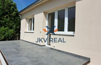 Moderný rodinný / víkendový / dom v tichej obci Veľké Kosihy