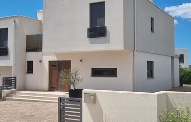 CHORVÁTSKO - 5 izbový rodinný dom s bazénom - VODICE