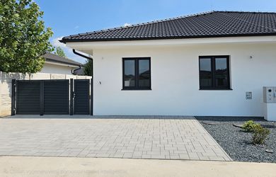 Ponúkame na predaj 4 izbový rodinný dvoj dom v novej lokalite Dolná Streda