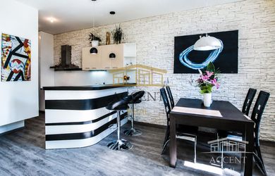 CHARIZMATICKÝ 4-IZBOVÝ STAROMESTSKÝ BYT (105M2) S VYSOKÝMI STROPMI A S KRÁSNYM VÝHĽADOM
