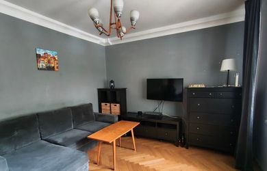 Na prenájom 1-izbový byt s výmerou 43 m2, situovaný na vyvýšenom prízemí, BA II TOP