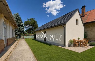 Veľký pozemok 3 338 m² s domom v obci Perín-Chym