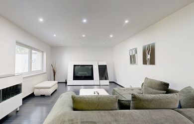 2-IZBOVÝ RODINNÝ DOM PO REKONŠTRUKCII S KRÁSNOU ZÁHRADOU A ALTÁNKOM V TRNAVE – KOPÁNKA