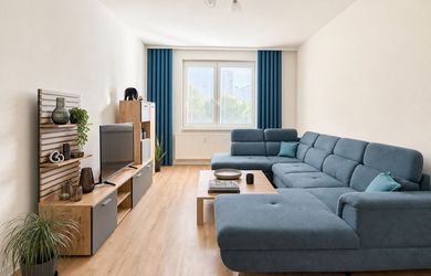 -REZERVOVANÉ4-IZBOVÝ BYT PO KOMPLETNEJ REKONŠTRUKCII 2026 | 85 m² | LOGGIA | VÝHĽAD NA ZOBOR | NITRA