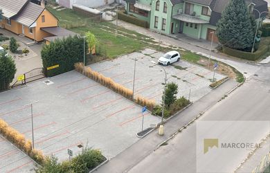 PARKOVACIE MIESTO NA PREDAJ - pred bytovým domom TRIKOTA vo Vrbovom, výmera 12 m2 a 13 m2