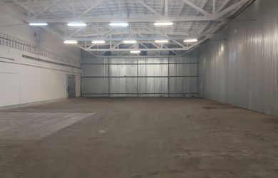Skladovacie priestory 624 m2 - pri privádzači na Juhu