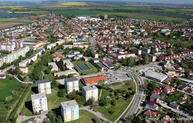 NA PREDAJ – POZEMOK PRE VÝSTAVBU POLYFUNKČNÉHO DOMU V ŠURANOCH