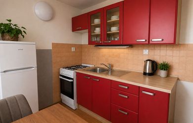 Na PREDAJ- 2-izbový  byt 50 m2 s loggiou, okres ŽIAR NAD HRONOM, Etapa