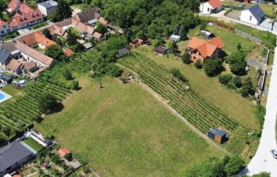Výnimočná ponuka predaj stavebného pozemku so stavebným povolením na 4 RD Modra