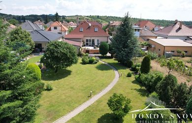 6 izbový dom, Modra-Vŕšky, veľký pozemok-parková úprava