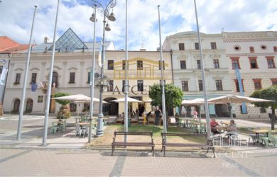 NÁDHERNÁ HISTORICKÁ BUDOVA   V CENTRE BANSKEJ BYSTRICE (1700m2)