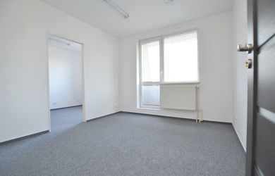 NA PRENÁJOM – PRIESTORY 10,4 m2 – ul. Hlavná , SVIT