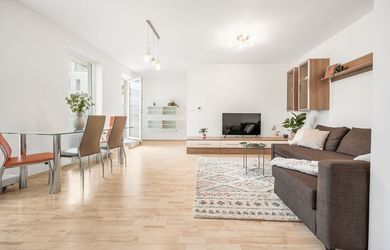 NA PREDAJ: 1,5 izbový priestranný byt s balkónom, Kresánkova ulica, BA IV.