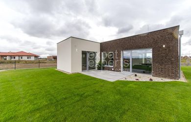 Nadštandardný, moderný 4i RD 109m2, A/C, 2x terasa a záhrada