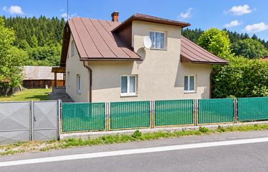 RODINNÝ DOM – VYSOKÁ NAD KYSUCOU | 5 IZIEB | POZEMOK 1 466 m²