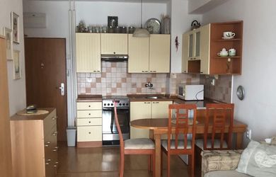 EQUITY, realitná kancelária – VKUSNE ZREKONŠTRUOVANÝ BYT S LOGGIOU na Mládežníckej ulici !