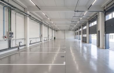 Na prenájom hala, vajnorská ul. – 600 m² – možnosť deliť, TOP