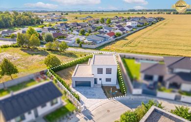 PREDAJ Moderný 5-izbový rodinný dom s dvojgarážou, Hrubá Borša