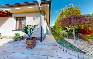 DIRECTREAL|Dom, ktorý nepotreboval home staging — Kolárovo, 1014 m² pozemok, bazén a jakuzzi