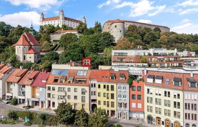 HERRYS – Na predaj atraktívny 4-izbový byt s parkovaním na prestížnej Mikulášskej ulici v Podhradí.