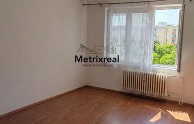 Prenájom – Priestranný a svetlý 1-izbový byt (44 m²) so samostatnou kuchyňou – Ružinov, Meteorová ulica
