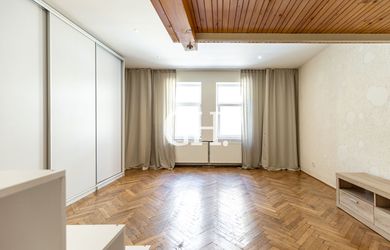 REZERVOVANÉ – Bajzova ul. NADŠTANDARDNÝ TEHLOVÝ 1-izbový BYT | PARKOVANIE | KOTOL | STARÉ MESTO