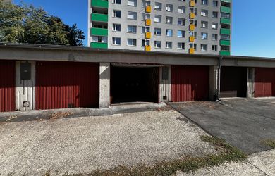 GARÁŽ na predaj v Dúbravke, Hanulova ulica, Bratislava.