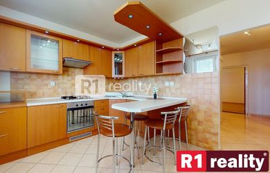 Praktický 4. izbový byt /89 m2/ Piešťany