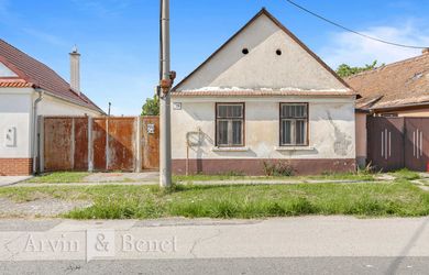 Arvin & Benet | Rodinný dom na pozemku 2 421 m² s investičným potenciálom