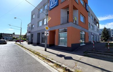 Obchodný priestor na prenájom – 40 m² s priamym vstupom z ulice