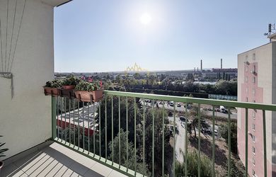 Veľký 3-izbový byt s loggiou, 70m² + loggia a pivnica, Bukovecká ulica