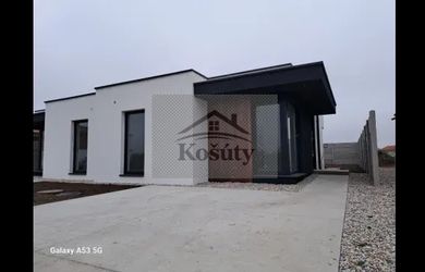 Priestranný 4-izbový rodinný dom - Košúty