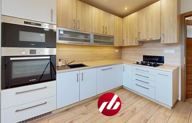 Slnečný 3-izbový byt s balkónom a výhľadom na kopce, Dubnica nad Váhom