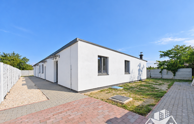 Na predaj rodinný dom so 4-bytovým jednotkami v obci Komoča