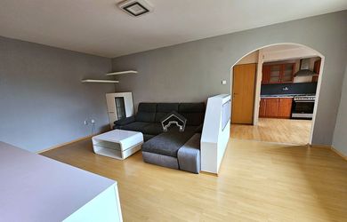 3-IZBOVÝ BYT S LOGGIOU A GARÁŽOU 20 m² -  BANSKÁ BYSTRICA