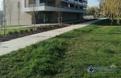 3 - izb. byt v novostavbe s loggiou (18 m2), balkónom a garážovým státím v cene