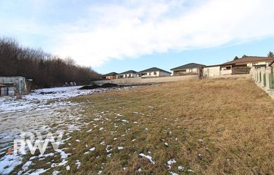 Pri lese, tichá lokalita | Stavebný pozemok 761 m² | Malý Lapáš – Nitra