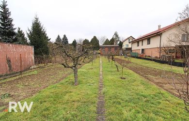 Stavebný pozemok 709 m2 - Čakánková ulica - Párovské Háje