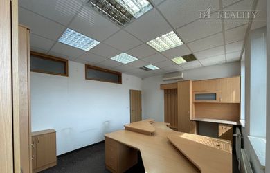 Kancelárske priestory na prenájom, 48 m2, Trenčín, ul. Gen. M.R.Štefánika