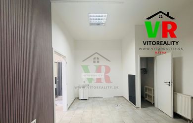 OBCHODNÉ PRIESTORY S ROZLOHOU 40M2 VHODNÉ PRE VIACERÉ SLUŽBY, AJ AKO KADERNÍCTVO, KOZMETIKA, MASÁŽE A INÉ