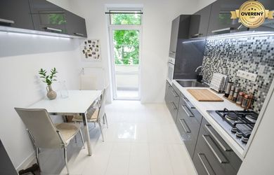 65m² 2-izbový byt s balkónom (možný 3-izb.) – Staré Mesto/Nivy