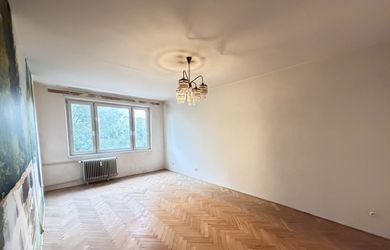 AKTULIZÁCIA CENY! VEĽKÝ PRESVETLENÝ 2,5 IZBOVÝ BYT 64,62 M2 IDEÁLNE 5.POSCHODIE TOP LOKALITA DR.CLEMENTISA BREZNO
