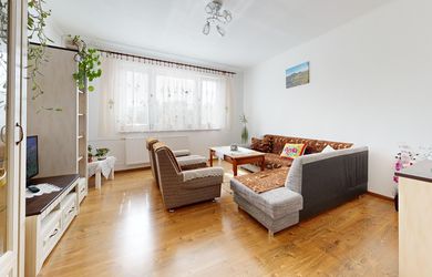 NA PREDAJ PRIESTRANNÝ 3-IZBOVÝ BYT - DUBNICA NAD VÁHOM