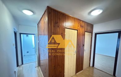 Exkluzívne! Predám 4 izbový byt na Mládežníckej ulici v Palárikove