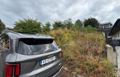Stavebný pozemok s projektovým zámerom rodinného domu v Dolnej Mičinej